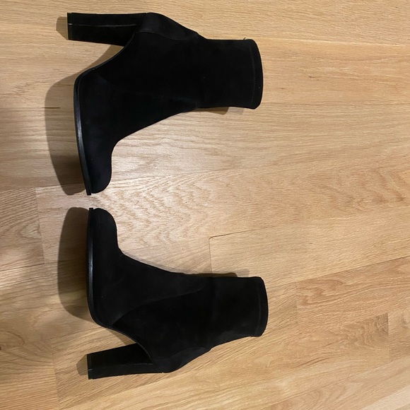stuart weitzman Highland Bootie. Lightly worn. Size 9. Retails $575 - Picture 4 of 7